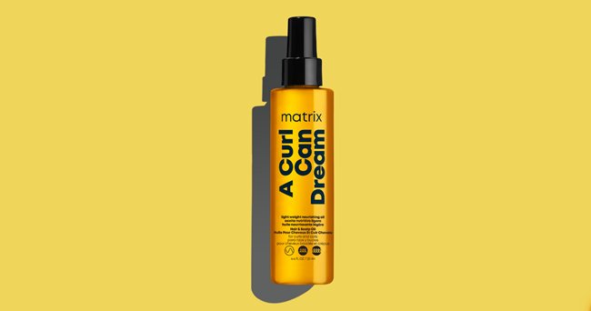 How to Dry Your Hair Without Heat or Frizz: Towel, Microfiber, and Air-Dry Tips