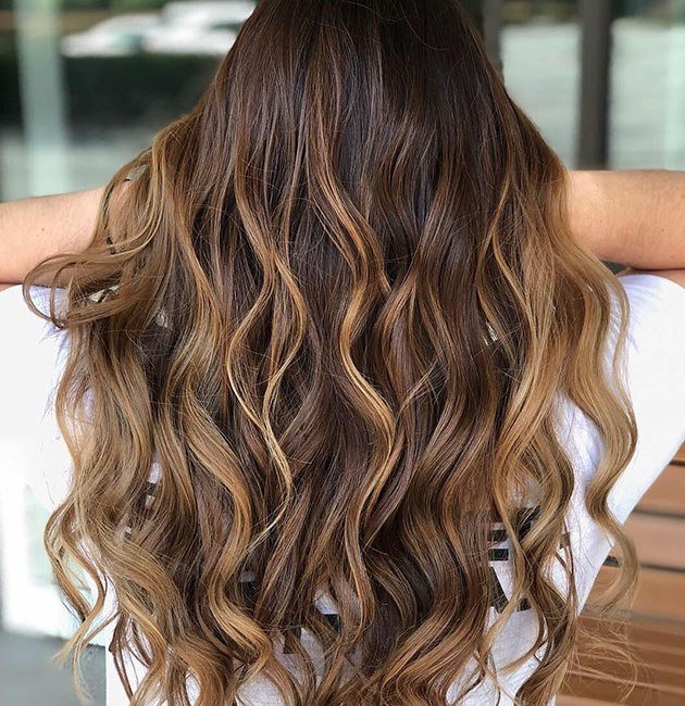 60 Hairstyles Featuring Dark Brown Hair with Highlights for 2023