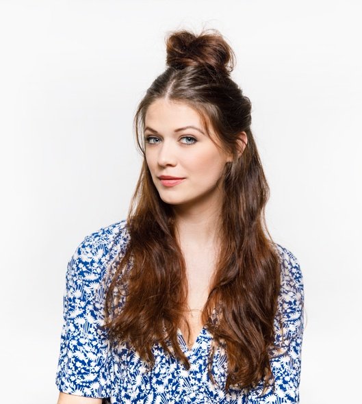 courtney-top-knot